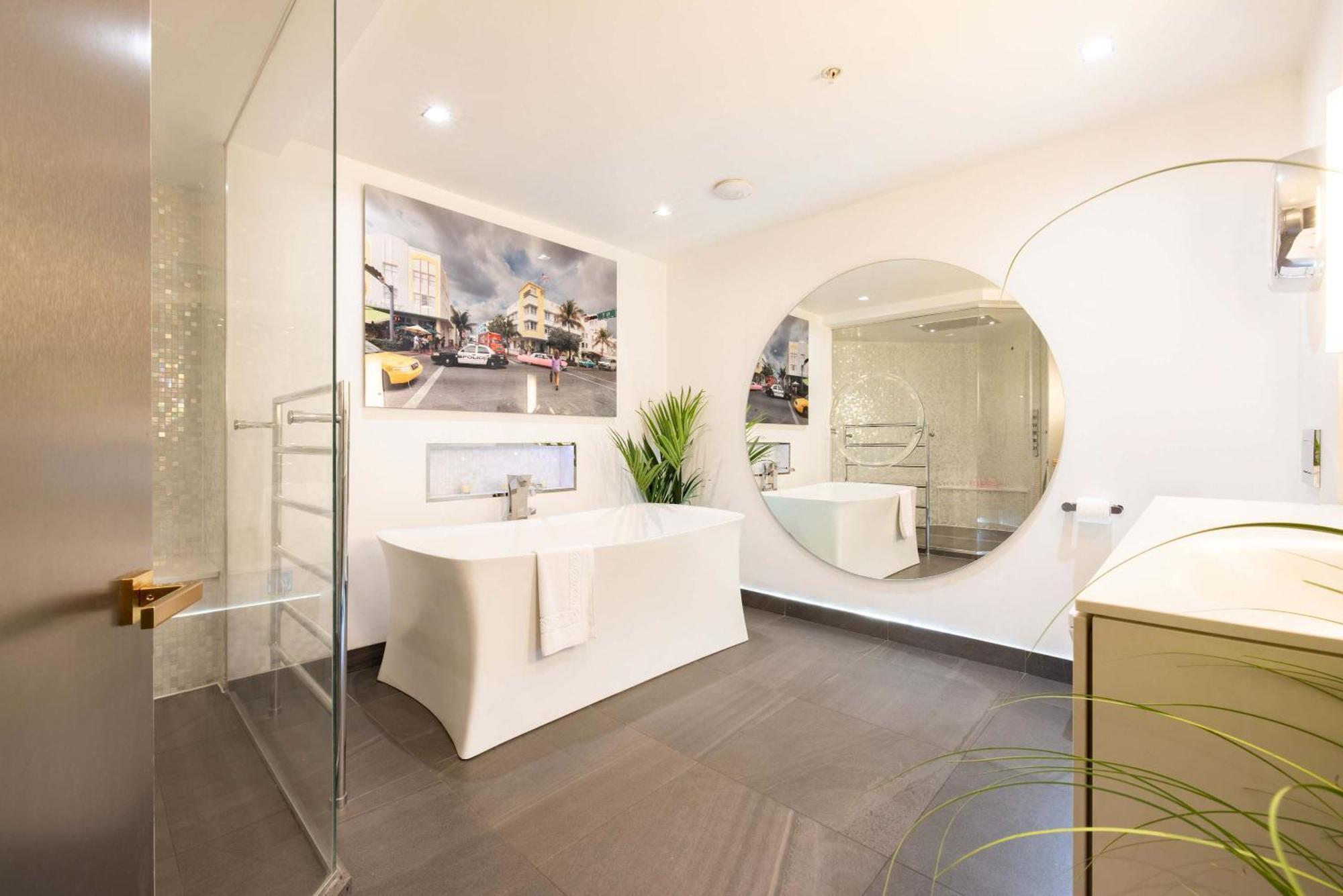 Amazingly Luxurious Loft Apartment, Soho - 3 Bedrooms, 2 Bath & Office Лондон Екстериор снимка