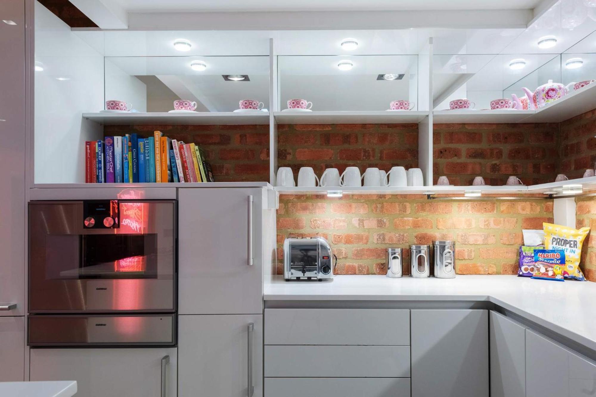 Amazingly Luxurious Loft Apartment, Soho - 3 Bedrooms, 2 Bath & Office Лондон Екстериор снимка