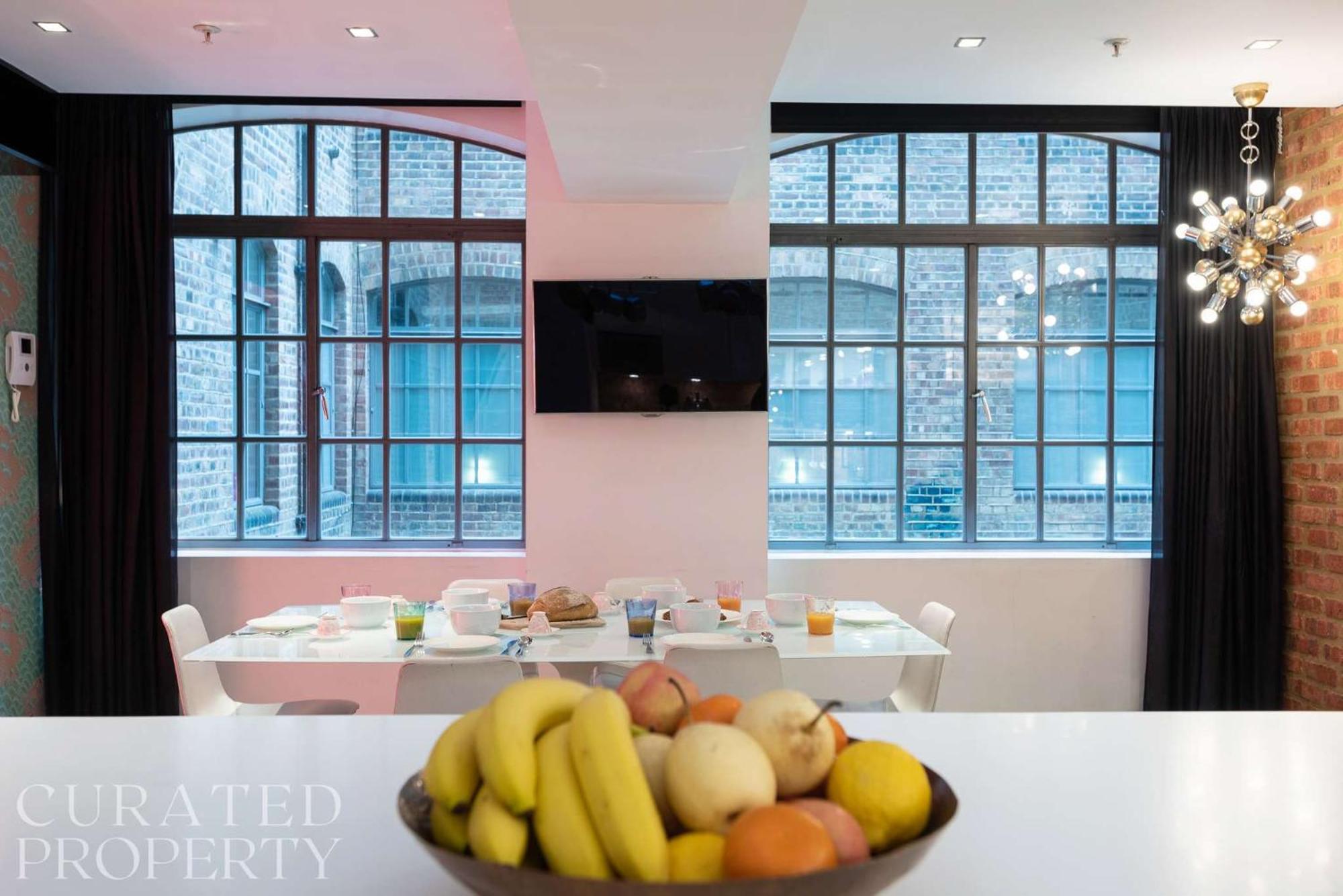 Amazingly Luxurious Loft Apartment, Soho - 3 Bedrooms, 2 Bath & Office Лондон Екстериор снимка