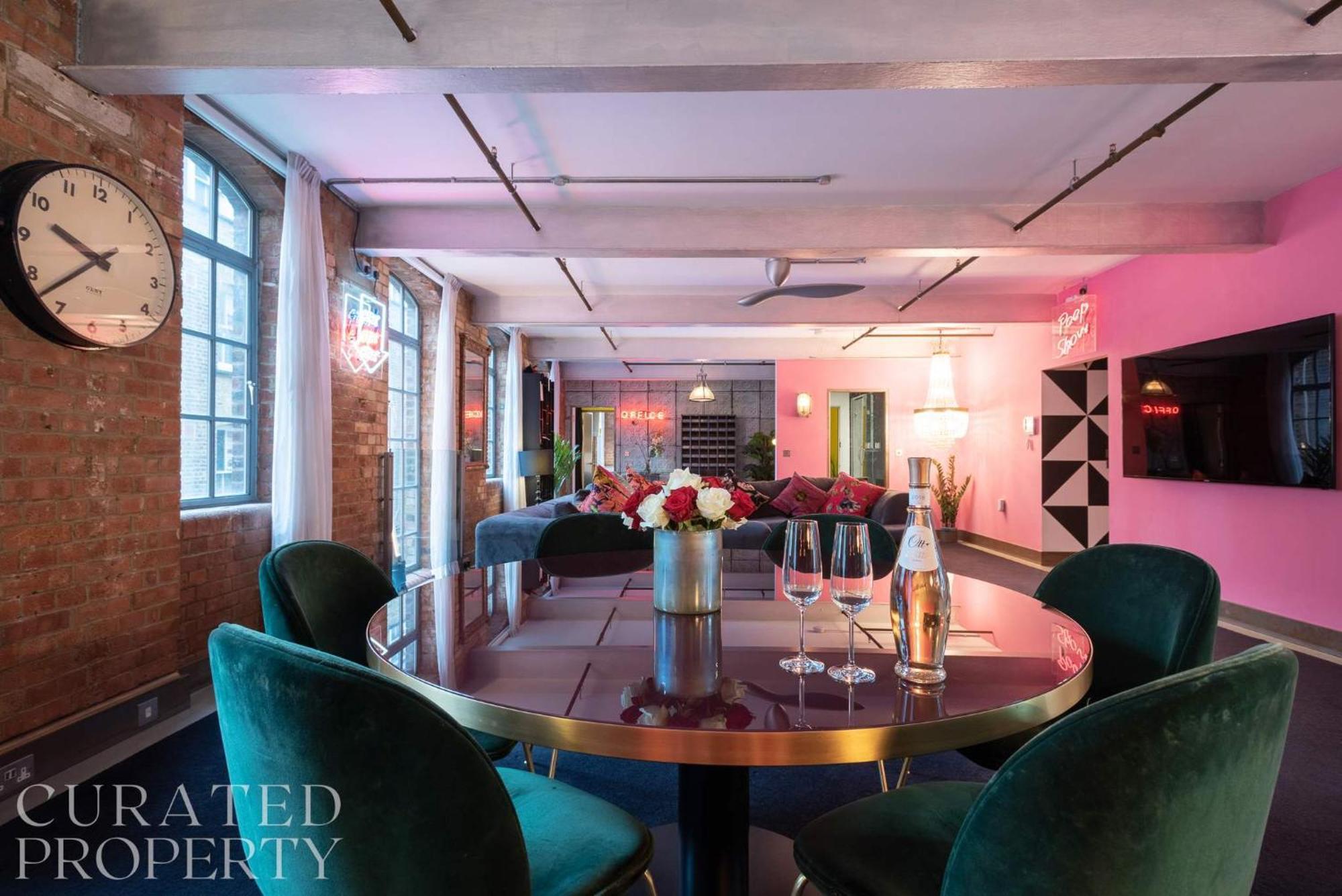 Amazingly Luxurious Loft Apartment, Soho - 3 Bedrooms, 2 Bath & Office Лондон Екстериор снимка