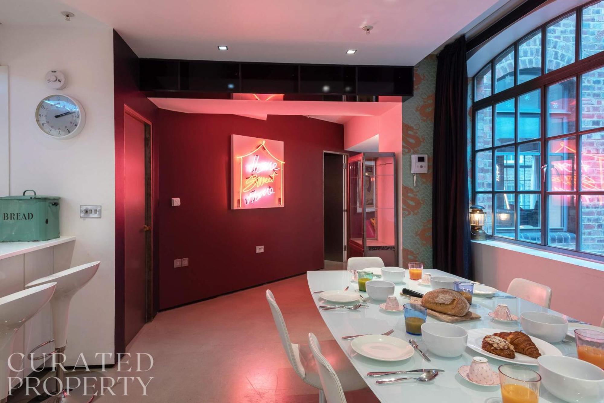 Amazingly Luxurious Loft Apartment, Soho - 3 Bedrooms, 2 Bath & Office Лондон Екстериор снимка