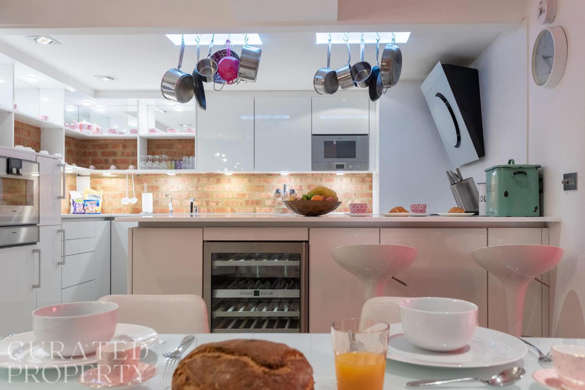 Amazingly Luxurious Loft Apartment, Soho - 3 Bedrooms, 2 Bath & Office Лондон Екстериор снимка
