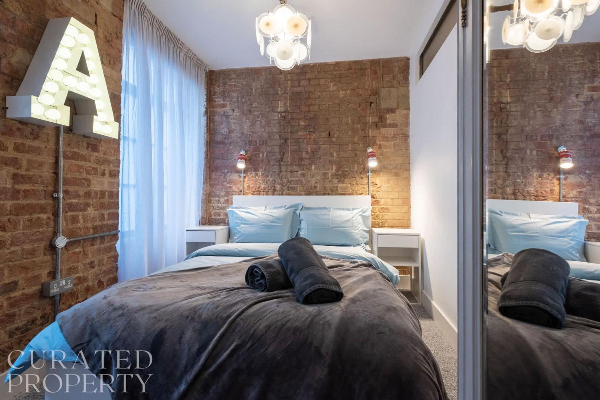 Amazingly Luxurious Loft Apartment, Soho - 3 Bedrooms, 2 Bath & Office Лондон Екстериор снимка