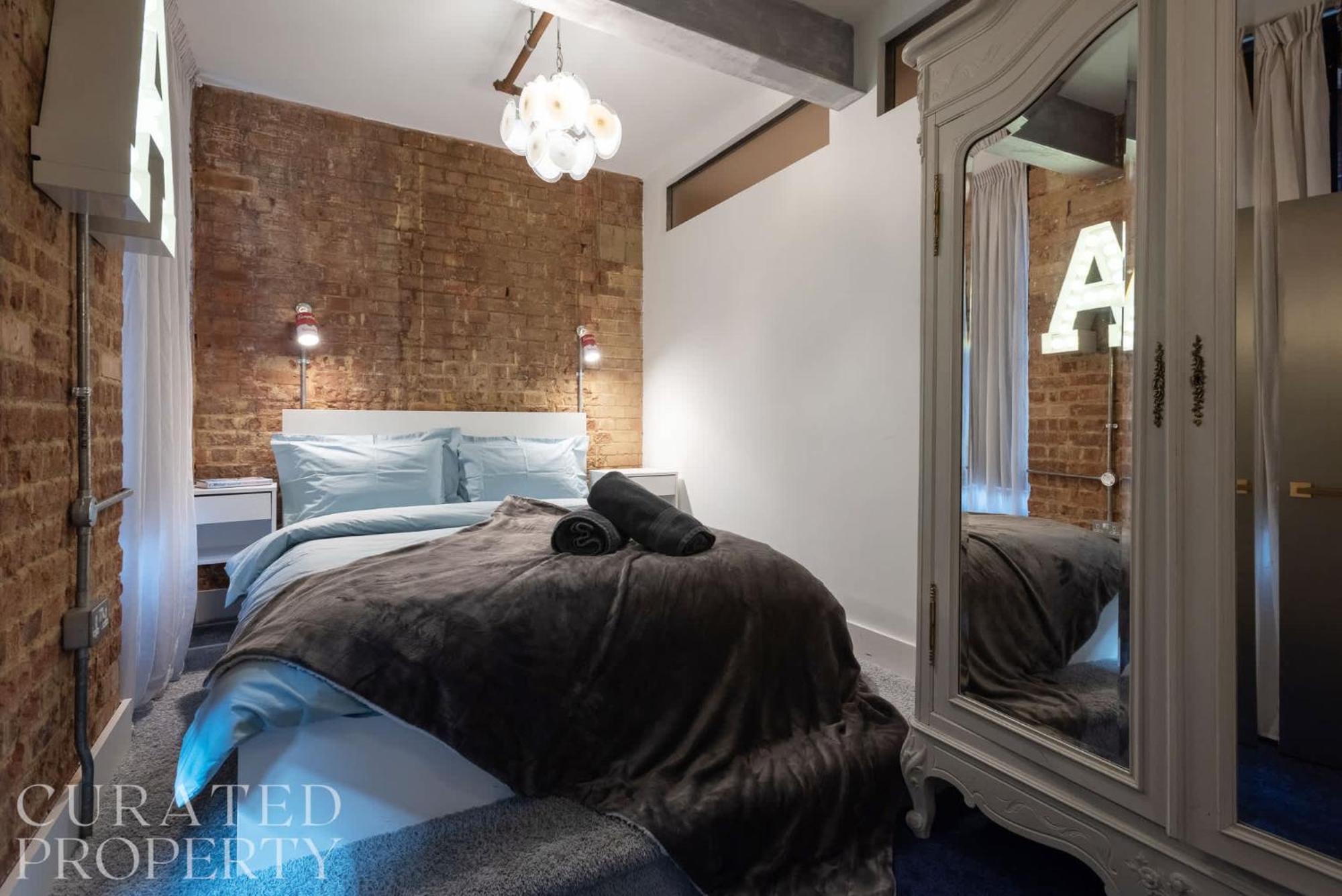Amazingly Luxurious Loft Apartment, Soho - 3 Bedrooms, 2 Bath & Office Лондон Екстериор снимка